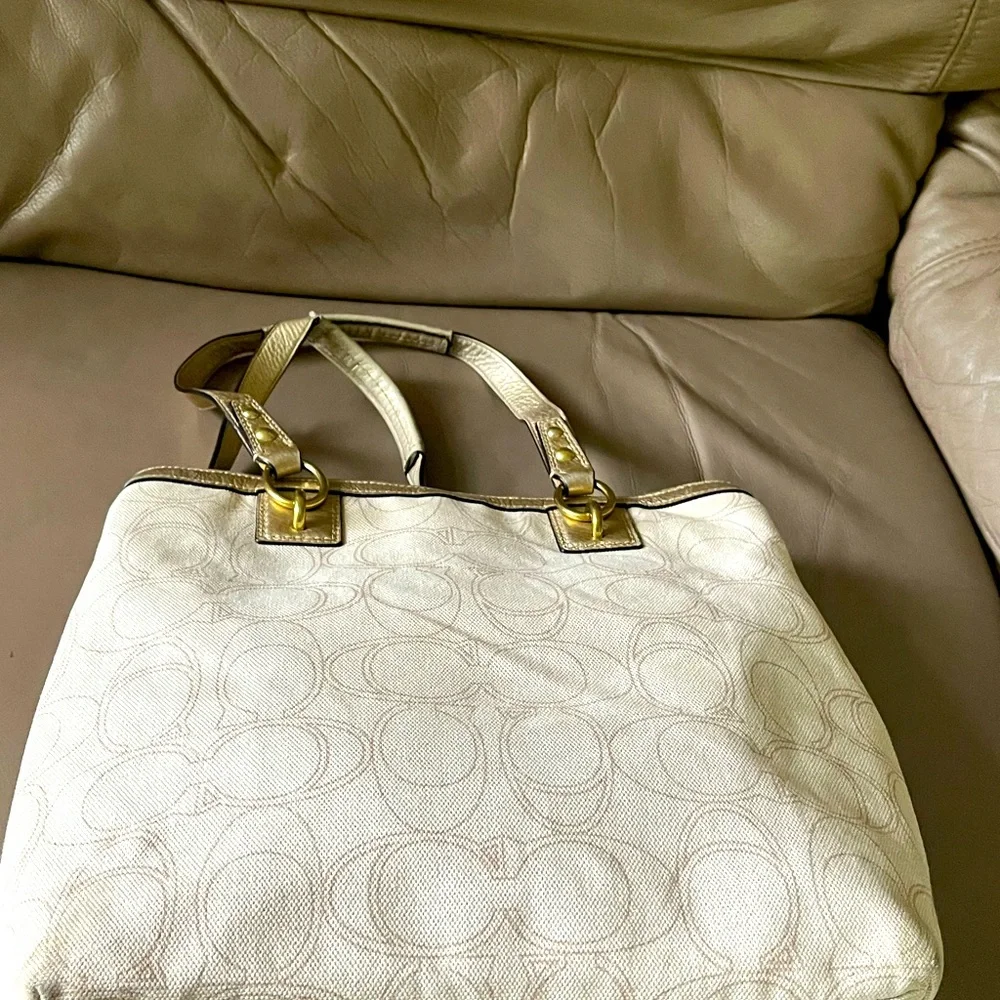 - Authentic Coach Signature Penelope Linen Tote/Purse.